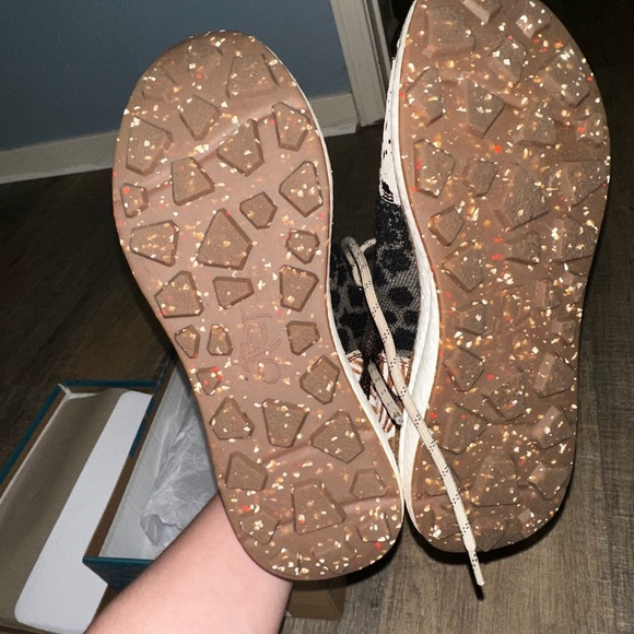 OTBT Sneakers - Picture 3 of 5